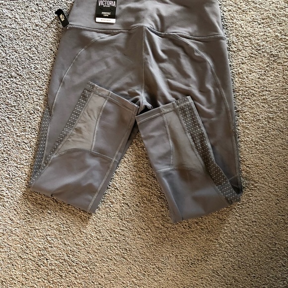 Workout Capri - Picture 2 of 2